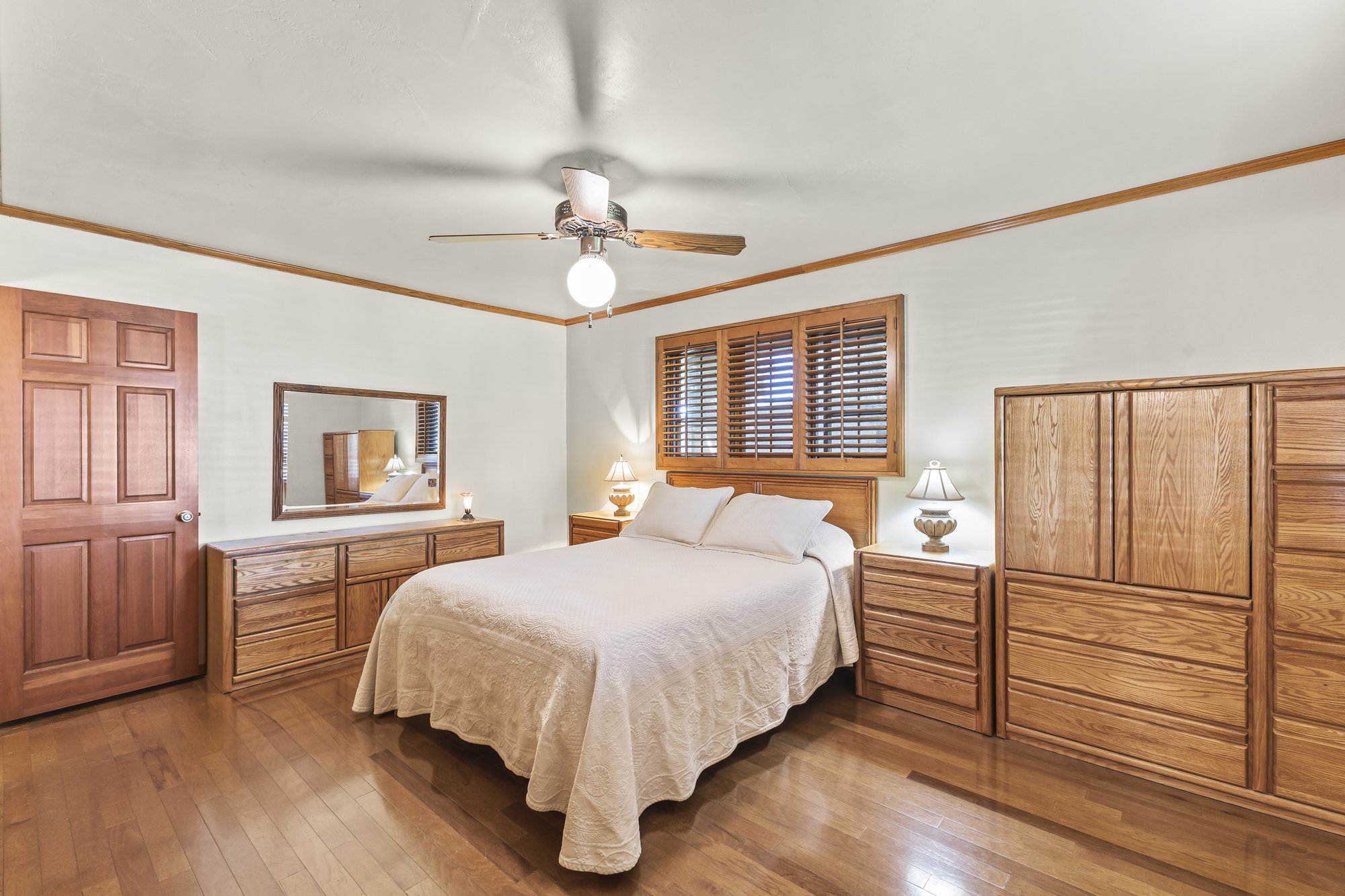 Second bedroom with wood furniture