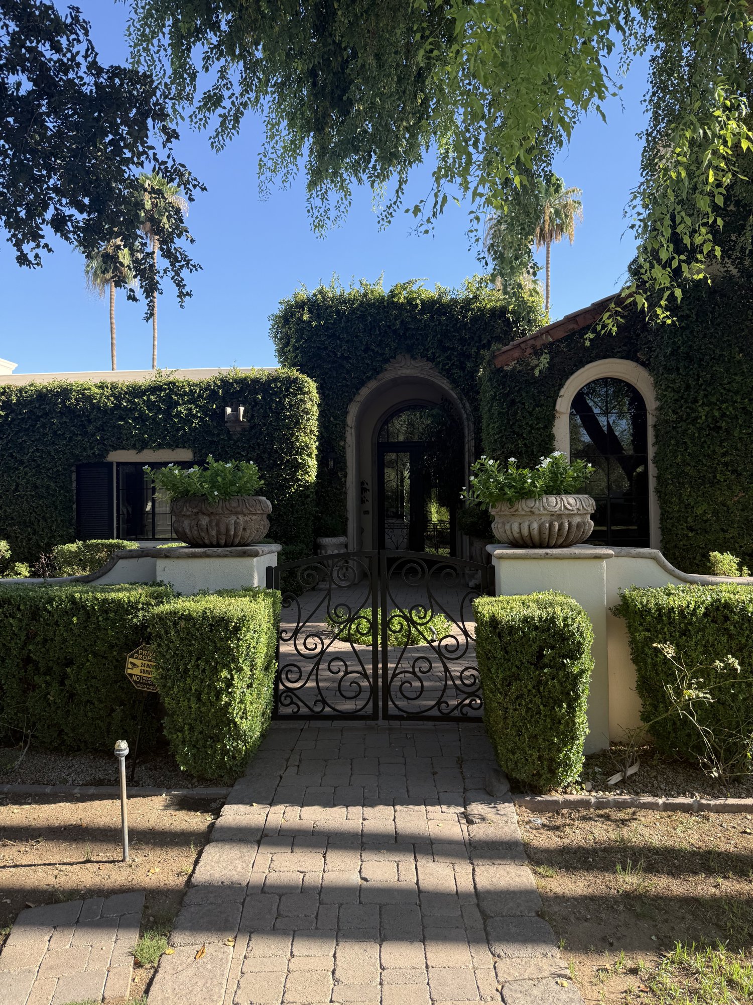Ivy-covered gated entrance in Camelback Country Club Estates, Paradise Valley